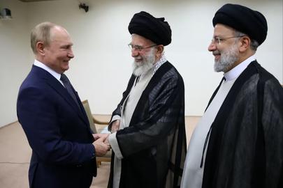 خامنه‌ای سال گذشته در سفر پوتین به تهران تجاوز نظامی روسیه به اوکراین را ستود و از صدور پهپادهای ساخت جمهوری اسلامی هم دفاع کرد