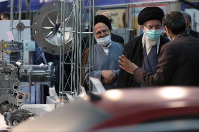 این حمله در پایان روزی انجام شد که رهبر جمهوری اسلامی از نمایشگاه دستاوردهای صنعتی ایران، که شامل دستاوردهای پهپادی نیز بود دیدار کرد