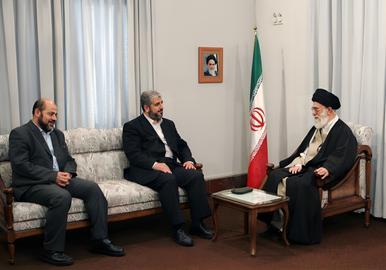 دیدار خالد مشعل رییس دفتر سیاسی حماس و هیات همراه با خامنه ای ۲۲ آذر ۱۳۸۴