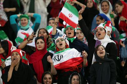 یک گروه فعال در زمینه حقوق بشر از فدراسیون جهانی فوتبال خواهان تعلیق فوتبال ایران شده و دلیل آن را «نقض مکرر حقوق زنان»، «سرکوب و تبعیض‌های جنسیتی» و «دستگیری خبرنگاران و عکاسان ورزشی» عنوان کرده است.