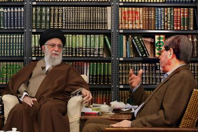 شام با دیکتاتور ایران در کتابخانه شخصی‌‌اش
