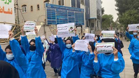 «بمیریم شهیدیم، نمیریم تعدیلیم»؛ اعتراض نیروهای طرحی وزارت بهداشت برای چیست؟