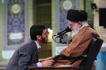 مداح نزدیک به علی خامنه‌ای، حکم به اعدام فرهاد ظریف داد