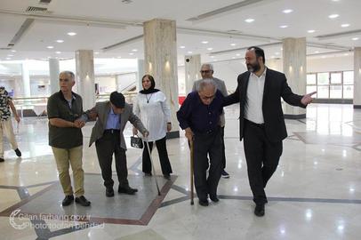 هرچند که پس‌ از انقلاب ۱۳۵۷ برخی مقامات جمهوری اسلامی به‌دلیل ارتباط جنسی خارج از ازدواج با زنان از سمت خود برکنار شده‌اند، اما برکناری یک مقام به‌دلیل رابطه جنسی با یک مرد و تایید رسمی آن، کم‌سابقه است