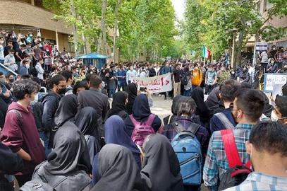 کانال شوراهای صنفی دانشجویان خبر از ادامه فشار بر استادان حامی دانشجویان معترض و همراه با اعتراضات سراسری داد.