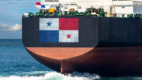 پاناما حق استفاده از پرچم خود را برای کشتی‌های ایران لغو کرد