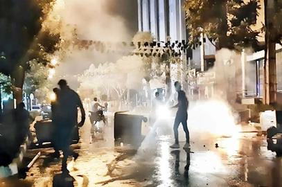 بولتن سری خبرگزاری فارس: خامنه‌ای می‌گوید که اعتراضات تمام نمی‌شود