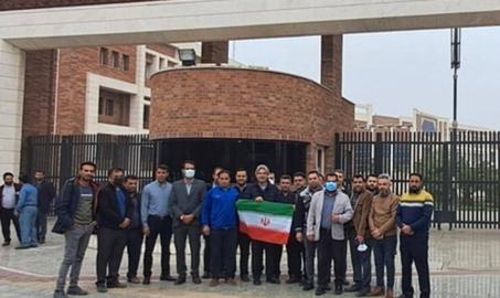 جمعی از کارگران شرکتی شاغل در مجموعه شهرداری‌های خوزستان هم با تجمع در مقابل ساختمان استانداری واقع در اهواز، به عدم تحقق وضعیت استخدامی خود از سوی مسئولان اعتراض کردند.