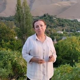 Prominent Iranian labor activist Nahid Khodajo was rearrested on February 21 at a friend's home near Tehran, the Free Union of Iranian Workers (FUIW) reported