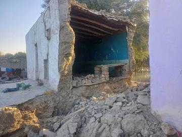 Iranian authorities on Monday stopped a vehicle carrying Iran's top Sunni cleric, Molavi Abdulhamid, preventing him from reaching flood-stricken areas in Sistan and Baluchistan province