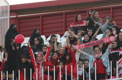 Təbrizdəki Səhənd stadionuna qadın tərəfdarların girişi qadağan edilib