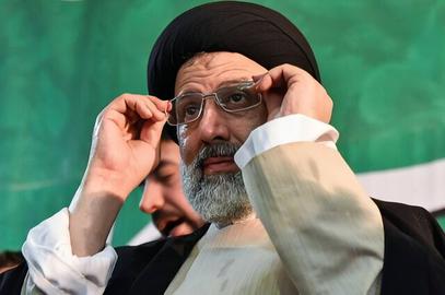 بازداشت ۱۰مرد و زن دیگر به دلیل ابراز شادی از مرگ رئیسی
