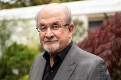 مدیر برنامه‌های سلمان رشدی: خبرهای خوبی از وضعیت او ندارم