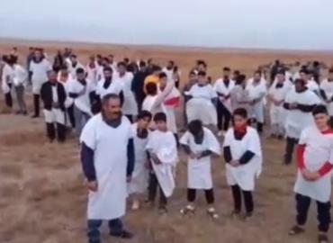 Həris şəhərinin Saray kəndinin sakinləri günəş elektrik stansiyasının tikintisinə etiraz olaraq kəfən geyiblər