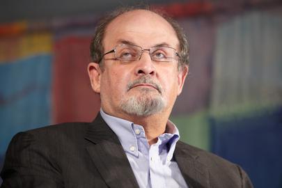 بیانیه شماری از نویسندگان و فعالان مدنی در محکومیت ترور سلمان رشدی