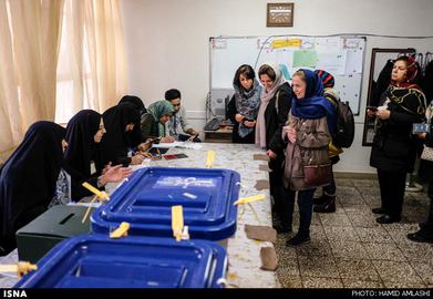 İranın Daxili İşlər Nazirliyi: Tehran əyalətində səsvermə hüququ olanların üçdə biri səs verib
