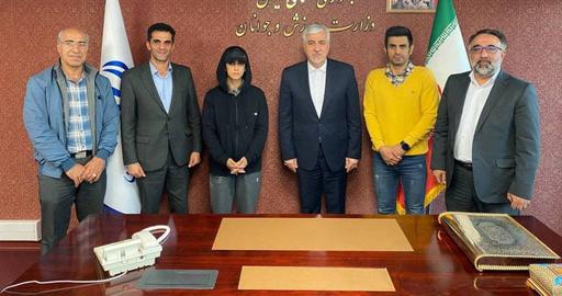 The Truth Behind Elnaz’s Photo with Iran’s Minister of Sports