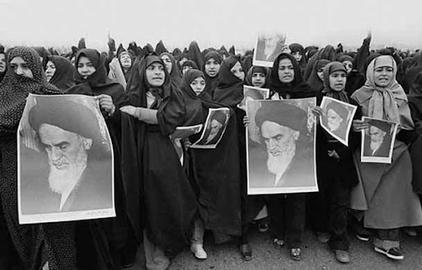 «روح‌الله خمینی» بارها همه مخالفان سیاسی خود را متهم کرده بود که مقصودشان از آزادی، همان آزادی به سبک غرب و به تعبیر او، «فساد» و «فحشا» است.
