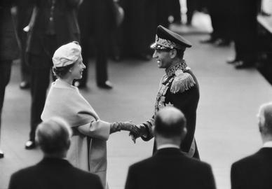 محمد رضا شاه پهلوی در دیدار با ملکه الیزابت دوم، لندن، ۵ می ۱۹۵۹