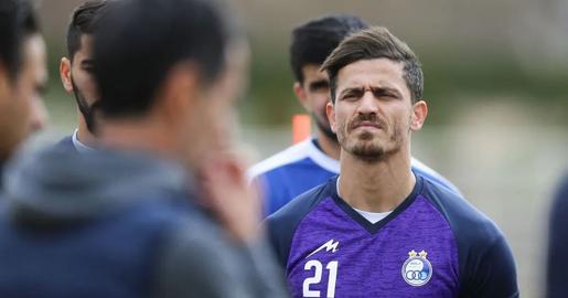Fans of Esteghlal FC learned last week that team captain Voria Ghafouri's contract will not be renewed