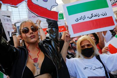 در هفته‌های گذشته و پس از آغاز اعتراضات سراسری به قتل «مهسا امینی» توسط نیروهای گشت ارشاد، فدراسیون فوتبال ایران و برخی از اعضای هیئت رئیسه آن در باشگاه‌ها، با جریان سرکوب معترضین همسو شدند.