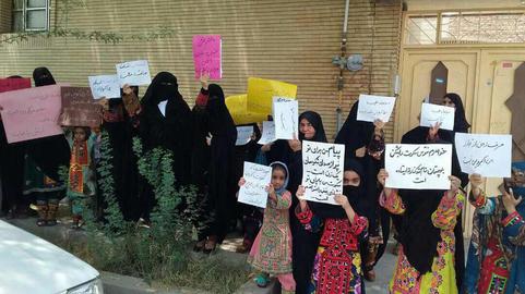 تعدادی از زنان ایرانشهر روز جمعه اول تیرماه۹۷ با تجمع در مقابل مسجد نور ایرانشهر از زنان خواستند سکوت خود در برابر تجاوز را بشکنند