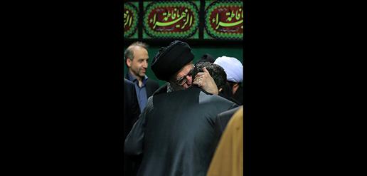 محمود کریمی در آغوش علی خامنه ای، یک تصویر آشنا