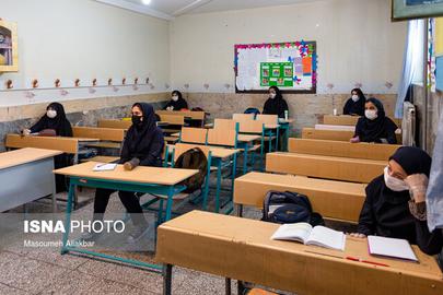 «محسن حاجی‌میرزایی»، وزیر آموزش‌وپرورش دولت «روحانی»، با تاکید بر بازگشایی مدارس در این روز، اعلام کرده است که به جز مناطق قرمز، از ۱۵ شهریور دانش‌آموزان به مدرسه می‌روند