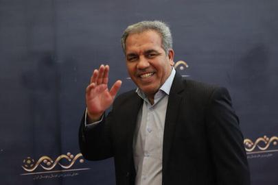 مردی که سال‌ها در وزارت کشور، به عنوان مامور و با نام‌های مستعار، در خفا و گم‌نامی فعالیت اطلاعاتی کرده بود، ناگهان به یکی از قطب‌های فوتبال ایران رسید.