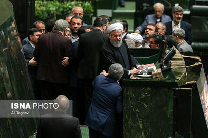 Some members of the Iranian parliament were unhappy with the budget and openly complained to President Rouhani about it (Photo: Ali Taghavi for the Iranian Students’ News Agency)
