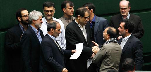 محمد فرهادی با رای بالای نمایندگان مجلس  وزیر علوم شد.