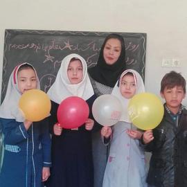 عالیه در  ایران در مدرسه خودگران افغانستانی که مسئول اش بوده