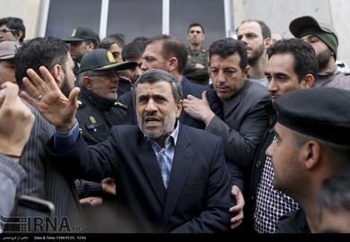 آیا واقعا بر محبوبیت احمدی‌نژاد افزوده شده؟ جزییاتی از نظرسنجی استاسیس در گفت‌وگو با آرش غفوری