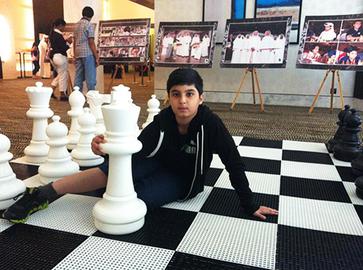 برنا درخشانی از 10 سالگی لقب نابغه شطرنج ایران را گرفت و حالا جرمش رقابت با حریف اسرائیلی است