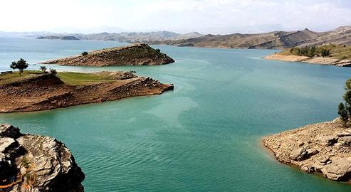 Tourists Arrested for "Dancing" Near Shahyoun Lake in Dezful