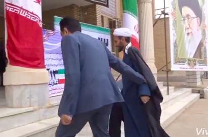 درگیری امام‌جمعه و بخشدار الوار در مراسم ۱۳ آبان