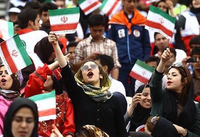 حضور زنان در پنج‌شنبه ۱۸ مهرماه، نتیجه تلاش‌های دختران ایرانی برای شکستن قفلی بود که بیش از چهل سال روی درهای ورزشگاه‌های ایران کوبیده بودند.