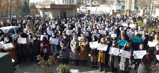 برگزاری اعتراض سراسری معلمان؛ حمله ماموران امنیتی به تجمع مقابل مجلس
