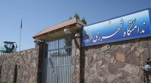 در زندان مرکزی کرج، در استان البرز، مواد ضدعفونی تنها در اختیار پرسنل زندان قرار داده شده است