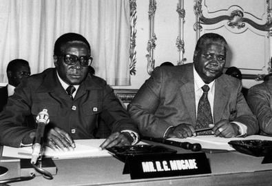 رابرت موگابه و جاشوا نکومو، دیگر رهبر جنبش ضد آپارتاید در زیمبابوه