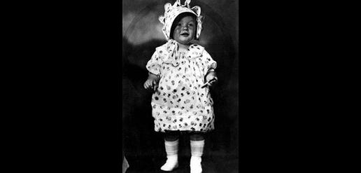 مرلین مونرو در اول جون سال ۱۹۲۶ به دنیا آمد. 