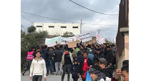 گاز اشک‌آور و باطوم؛ پاسخ اعتراضات پناه‌جویان کمپ موریا در یونان