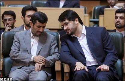 بذرپاش از چهره‌های نزدیک به «محمود احمدی‌نژاد» است که هم‌زمان با شهردار شدن او وارد شهرداری شد.