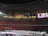 افتتاحیه پارالمپیک توکیو؛ پرچم افغانستان در غیاب ورزشکاران افغان، در دست نماینده سازمان ملل