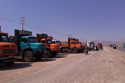 هشدار نسبت به زمین‌گیر شدن صد‌ها کامیون در کرمان