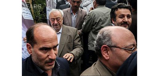 Like most reformist wakes, some pragmatist conservatives, such as Asadollah Asgarolladi, the famous big-time bazaar merchant, are in attendance. 