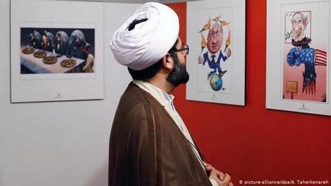 بخش زیادی از افرادی که در ایران رسانه و تریبون‌های فرهنگی و سیاسی در اختیار دارند به انکار هولوکاست می‌پردازند