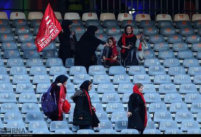 زنان، اشک و حسرت در اتوبان‌های اطراف ورزش‌گاه آزادی
