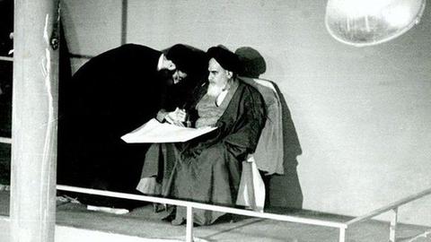 President Rouhani has pointed out that, during the war with Iraq, Ayatollah Khomeini granted special powers to Ali Khamenei, who was the president at the time