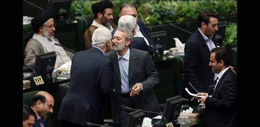 تبریک اعضا مجلس به علی لاریجانی پس از انتخاب بعنوان رئیس مجلس
